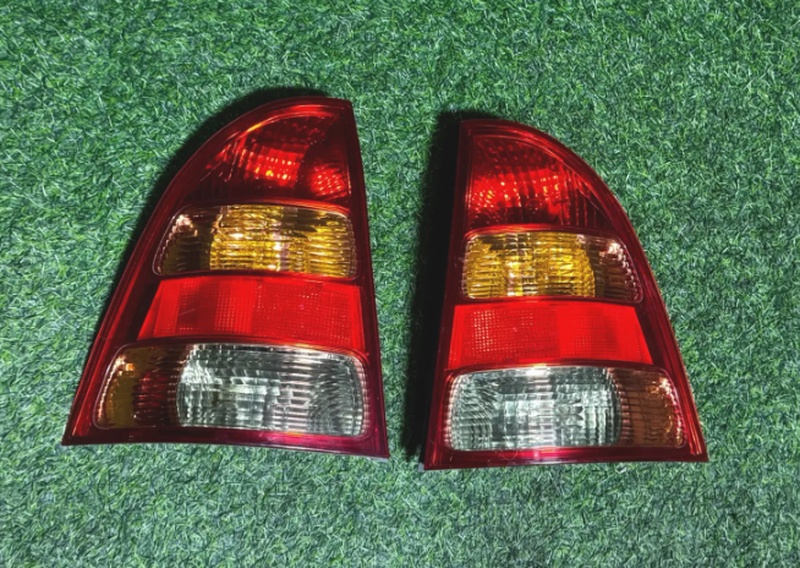 Задние фонари Toyota Corolla Fielder 2002-2004г, комплект